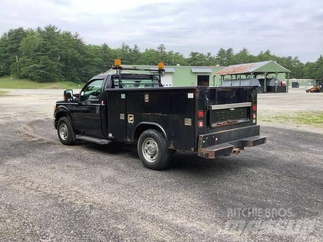Ford F-350 شاحنات خفيفة/مفصلية الجوانب