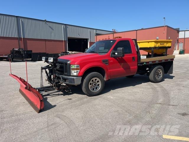 Ford F-350 حراثات ونصول الجليد