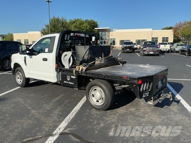 Ford F-350 شاحنات مسطحة/مفصلية الجوانب