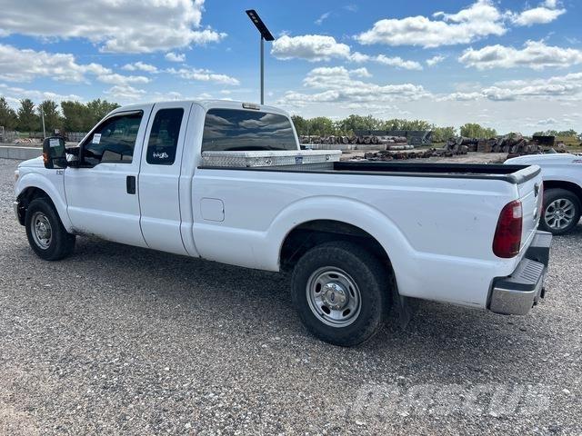 Ford F-350 شاحنات خفيفة/مفصلية الجوانب