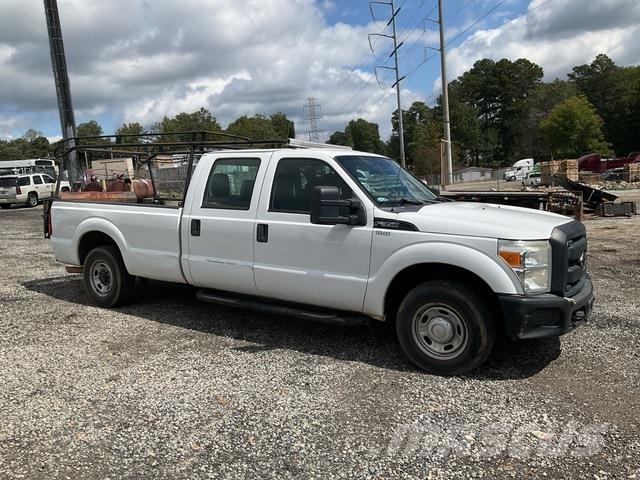 Ford F-350 شاحنات خفيفة/مفصلية الجوانب