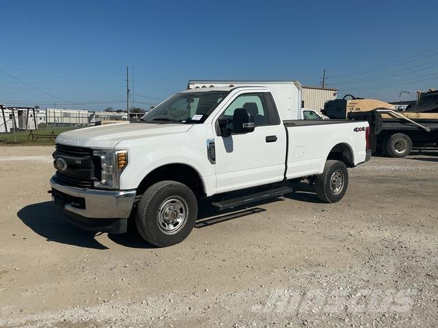 Ford F-350 شاحنات خفيفة/مفصلية الجوانب