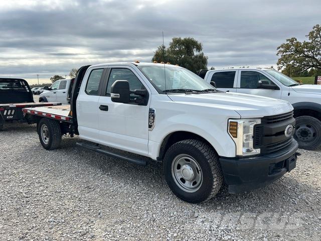 Ford F-350 شاحنات مسطحة/مفصلية الجوانب