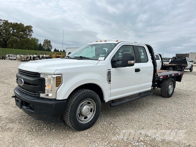 Ford F-350 شاحنات مسطحة/مفصلية الجوانب