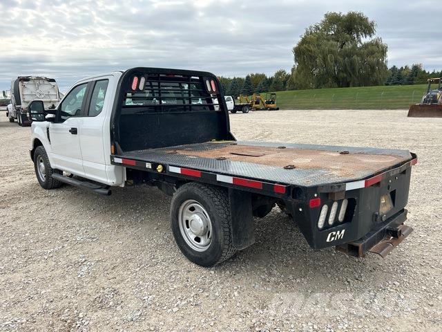 Ford F-350 شاحنات مسطحة/مفصلية الجوانب