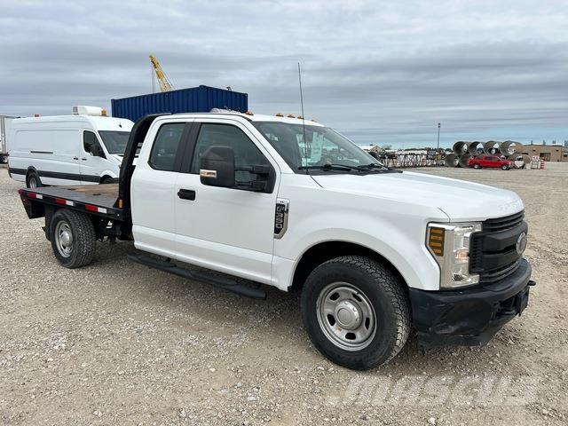 Ford F-350 شاحنات مسطحة/مفصلية الجوانب