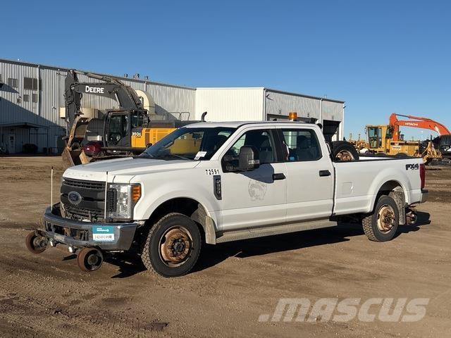 Ford F-350 شاحنات خفيفة/مفصلية الجوانب