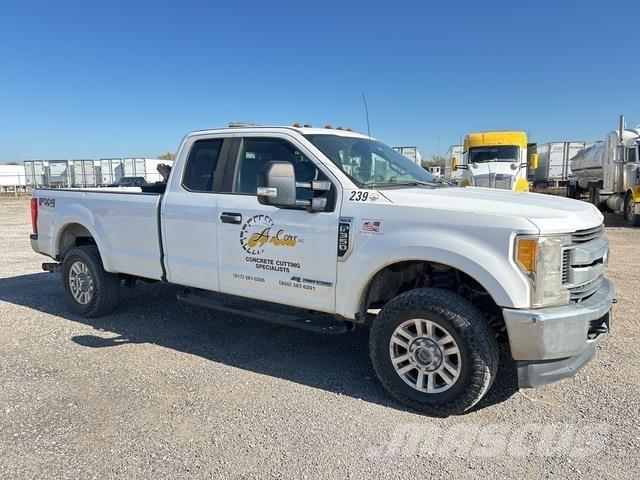 Ford F-350 شاحنات خفيفة/مفصلية الجوانب