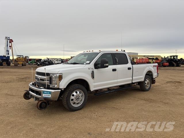 Ford F-350 XL شاحنات خفيفة/مفصلية الجوانب