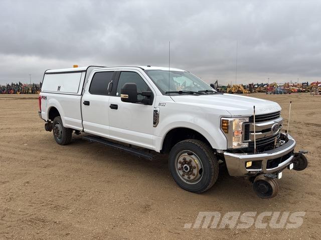 Ford F-350 XL شاحنات خفيفة/مفصلية الجوانب