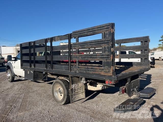 Ford F-450 شاحنات مسطحة/مفصلية الجوانب