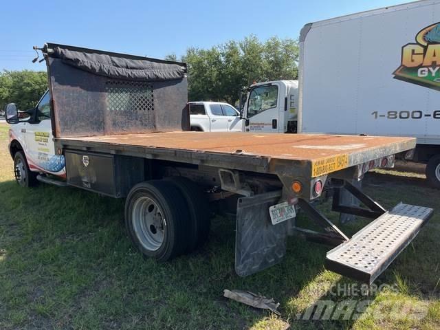 Ford F-450 شاحنات مسطحة/مفصلية الجوانب