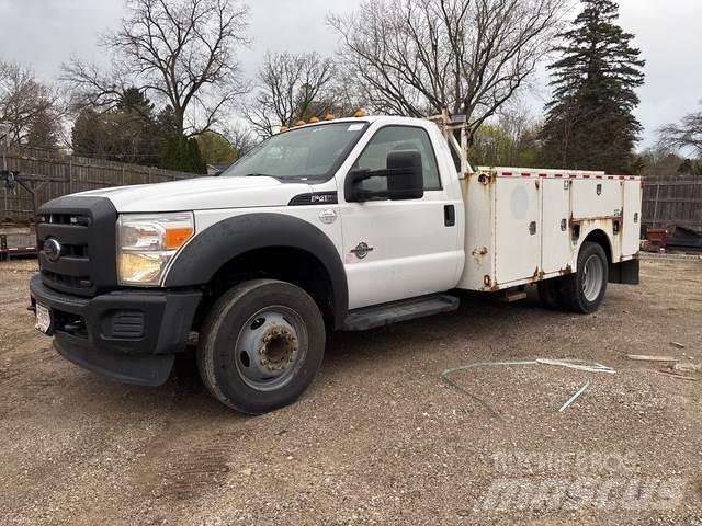 Ford F-450 شاحنات خفيفة/مفصلية الجوانب