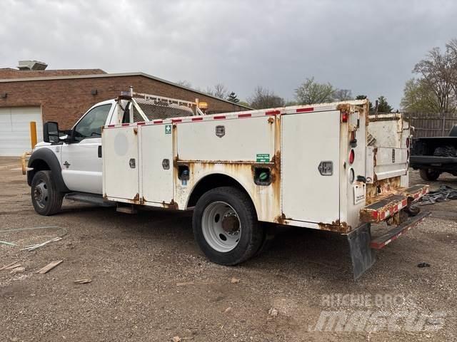 Ford F-450 شاحنات خفيفة/مفصلية الجوانب