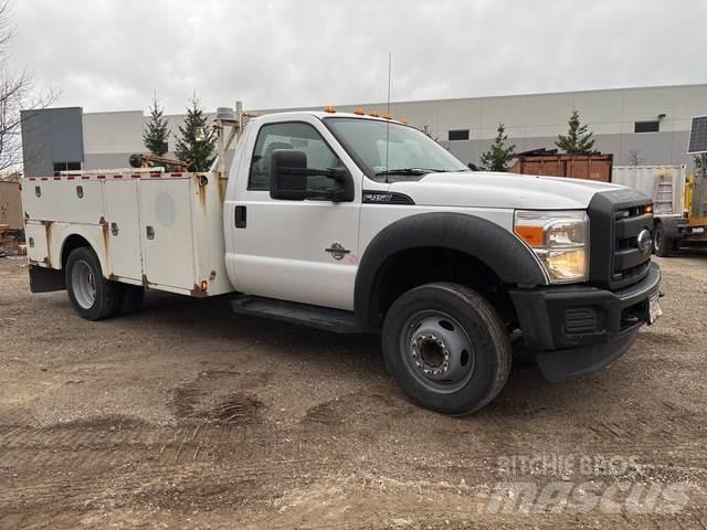 Ford F-450 شاحنات خفيفة/مفصلية الجوانب