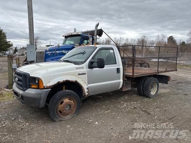 Ford F-450 شاحنات مسطحة/مفصلية الجوانب