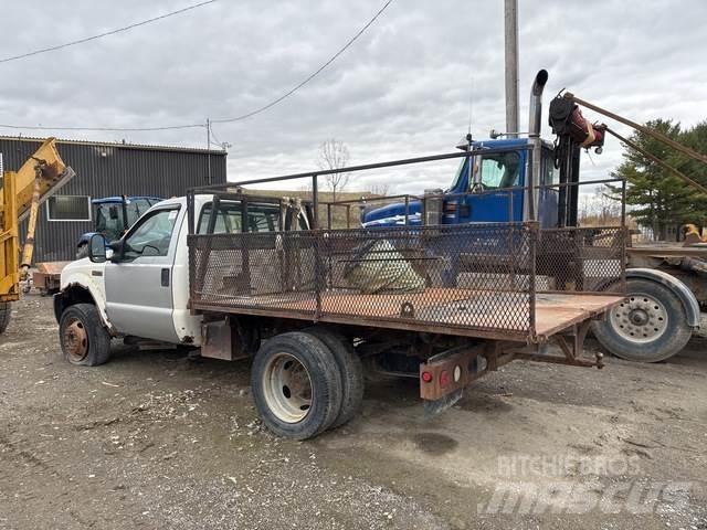 Ford F-450 شاحنات مسطحة/مفصلية الجوانب