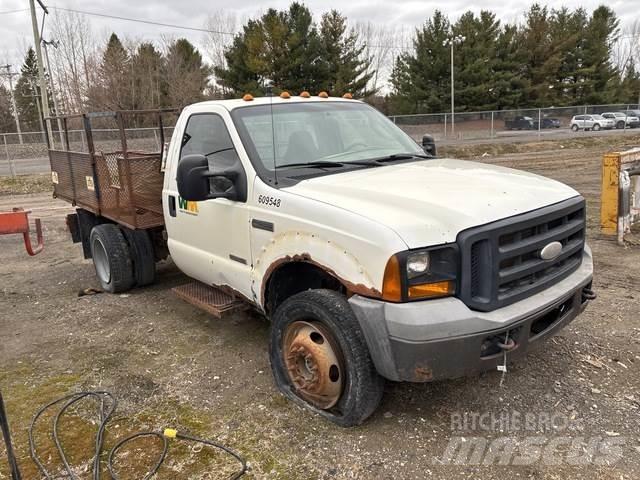 Ford F-450 شاحنات مسطحة/مفصلية الجوانب