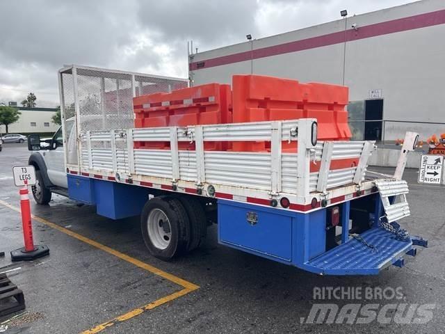 Ford F-450 شاحنات مسطحة/مفصلية الجوانب