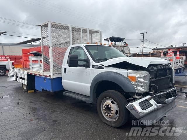 Ford F-450 شاحنات مسطحة/مفصلية الجوانب