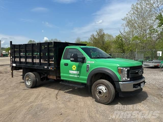 Ford F-450 شاحنات مسطحة/مفصلية الجوانب