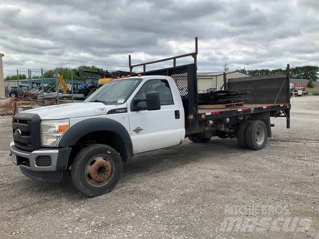 Ford F-450 شاحنات مسطحة/مفصلية الجوانب