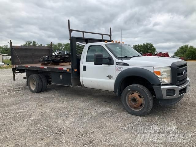 Ford F-450 شاحنات مسطحة/مفصلية الجوانب