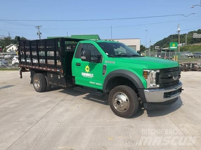 Ford F-450 شاحنات مسطحة/مفصلية الجوانب