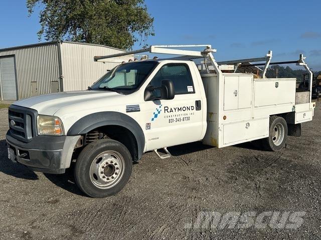 Ford F-450 شاحنات خفيفة/مفصلية الجوانب