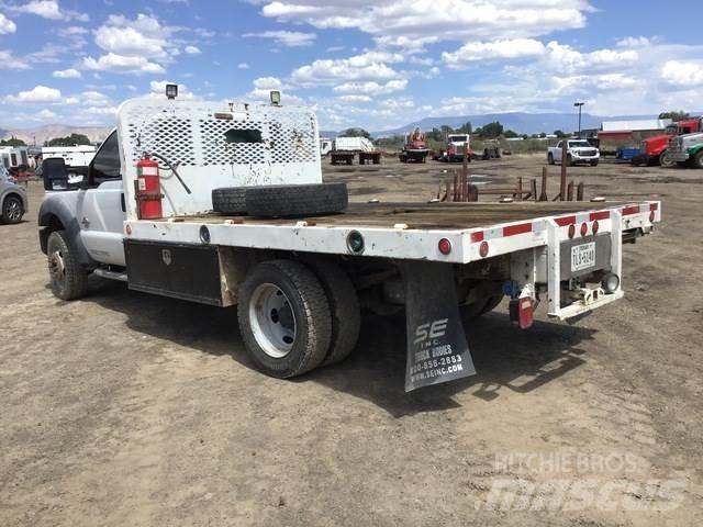 Ford F-450 شاحنات مسطحة/مفصلية الجوانب