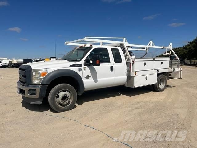 Ford F-450 شاحنات مسطحة/مفصلية الجوانب