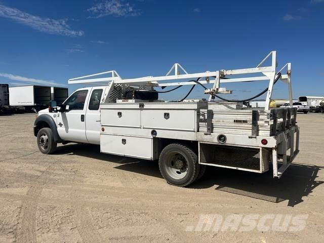 Ford F-450 شاحنات مسطحة/مفصلية الجوانب