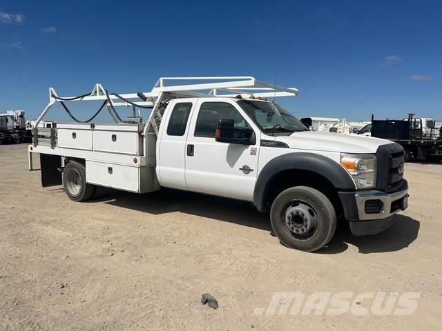 Ford F-450 شاحنات مسطحة/مفصلية الجوانب