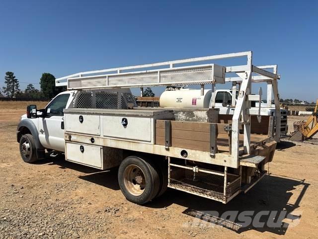 Ford F-450 شاحنات خفيفة/مفصلية الجوانب