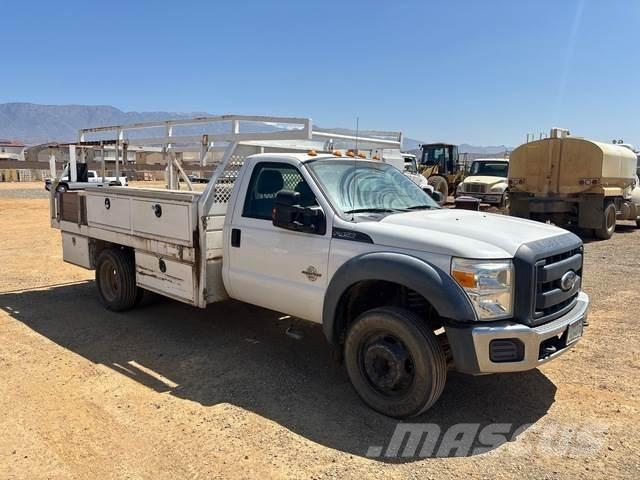 Ford F-450 شاحنات خفيفة/مفصلية الجوانب