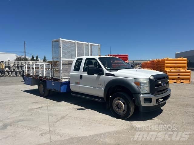 Ford F-450 شاحنات مسطحة/مفصلية الجوانب