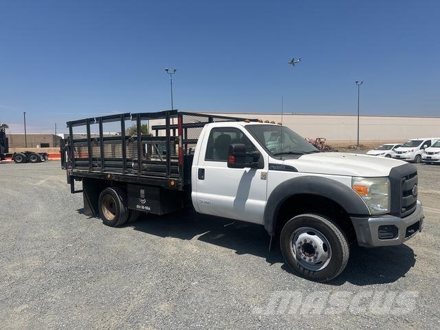 Ford F-450 شاحنات مسطحة/مفصلية الجوانب