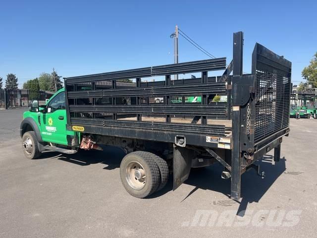 Ford F-450 شاحنات مسطحة/مفصلية الجوانب