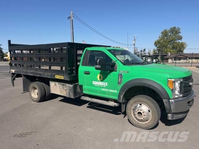 Ford F-450 شاحنات مسطحة/مفصلية الجوانب