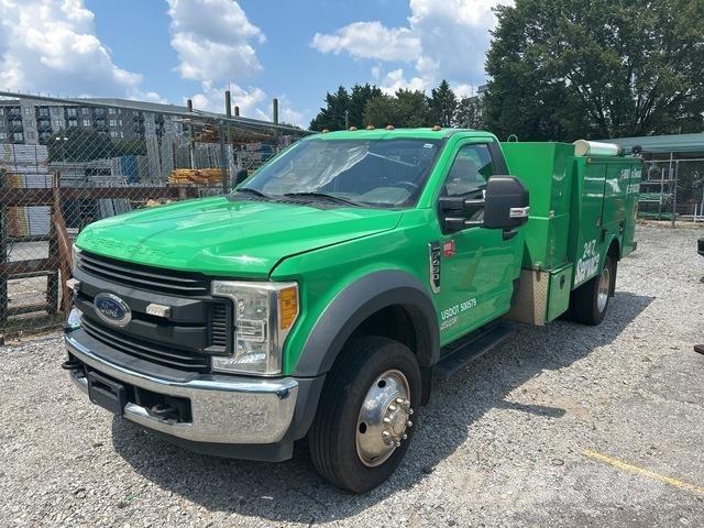 Ford F-450 شاحنات خفيفة/مفصلية الجوانب