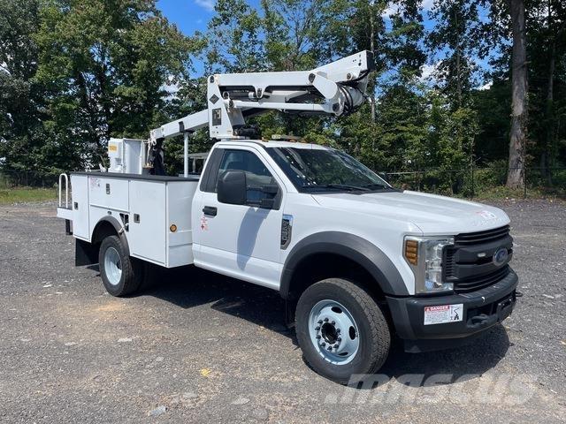 Ford F-450 المنصات الهوائية المثبتة على شاحنة