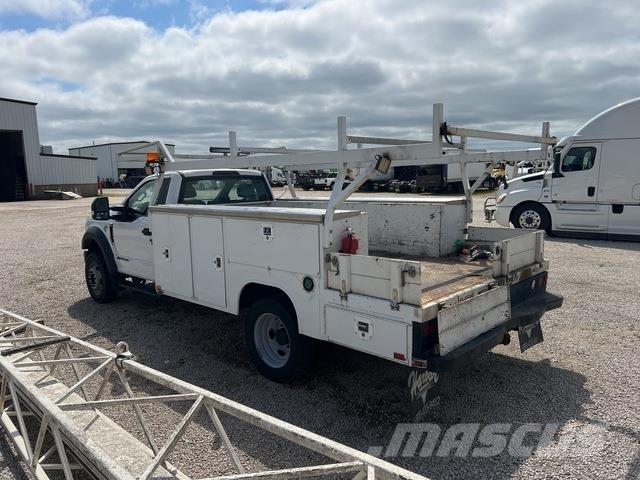 Ford F-450 شاحنات خفيفة/مفصلية الجوانب