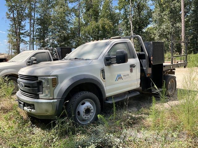 Ford F-450 شاحنات مسطحة/مفصلية الجوانب