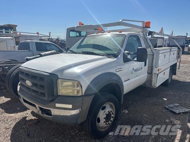 Ford F-450 شاحنات مسطحة/مفصلية الجوانب