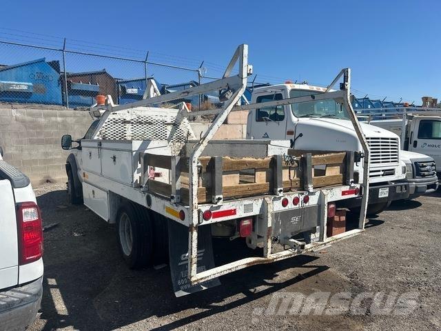Ford F-450 شاحنات مسطحة/مفصلية الجوانب