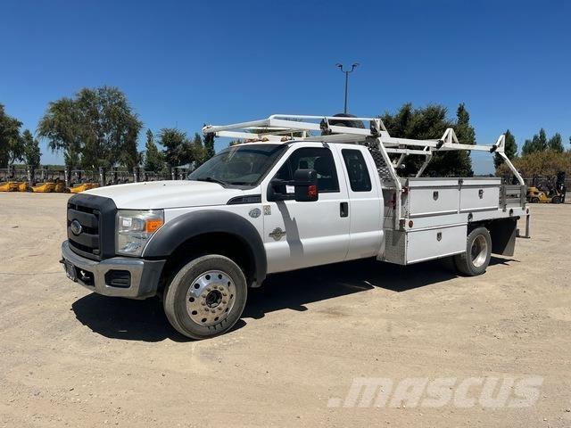 Ford F-450 شاحنات مسطحة/مفصلية الجوانب