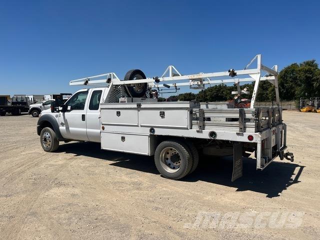 Ford F-450 شاحنات مسطحة/مفصلية الجوانب