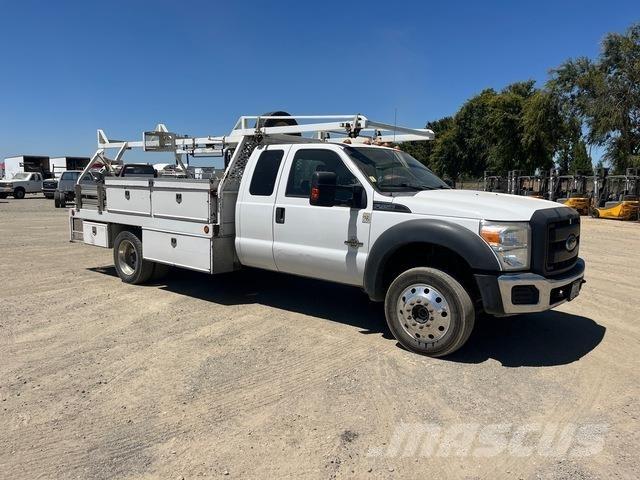 Ford F-450 شاحنات مسطحة/مفصلية الجوانب