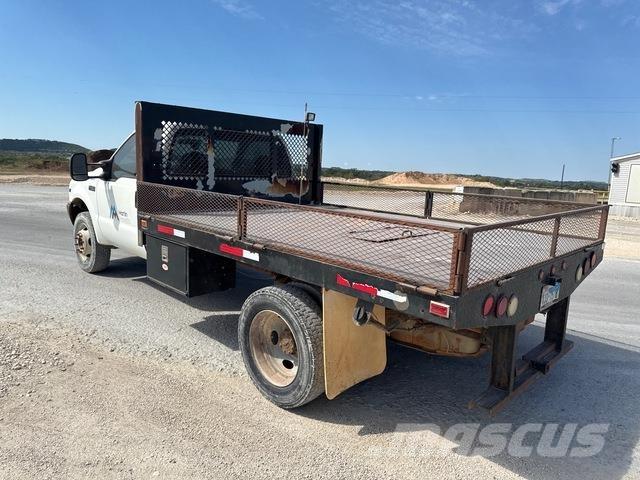 Ford F-450 شاحنات مسطحة/مفصلية الجوانب