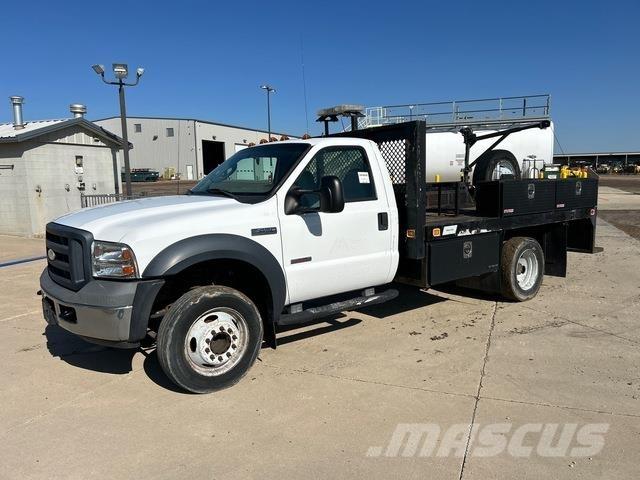 Ford F-450 شاحنات مسطحة/مفصلية الجوانب